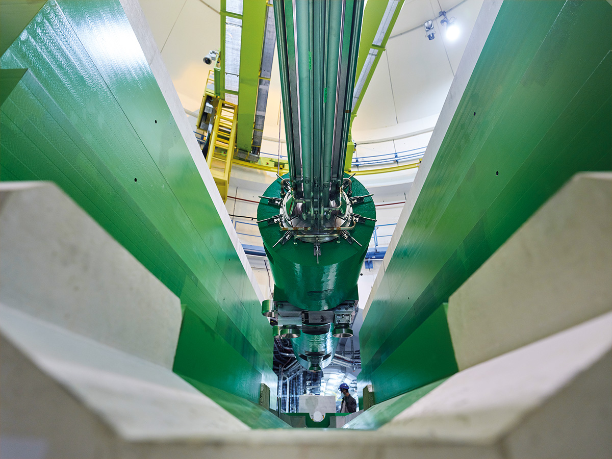 Structural integrity The new Super Proton Synchrotron internal beam dump being installed inside its shielding in October 2020. Credit: J Ordan/CERN-PHOTO-202010-134-24